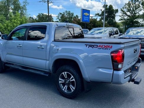 Used 2018 Toyota Tacoma TRD Sport AWD/4WD image 3