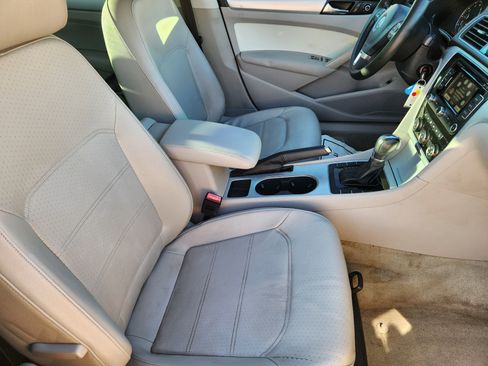 Used 2013 Volkswagen Passat 2.5 SE image 14
