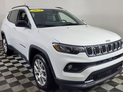 Used 2024 Jeep Compass Latitude image 1