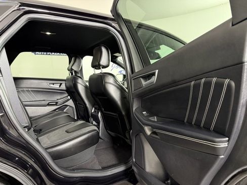 Used 2022 Ford Edge ST image 18