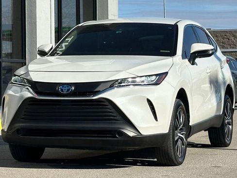 Used 2022 Toyota Venza XLE image 4