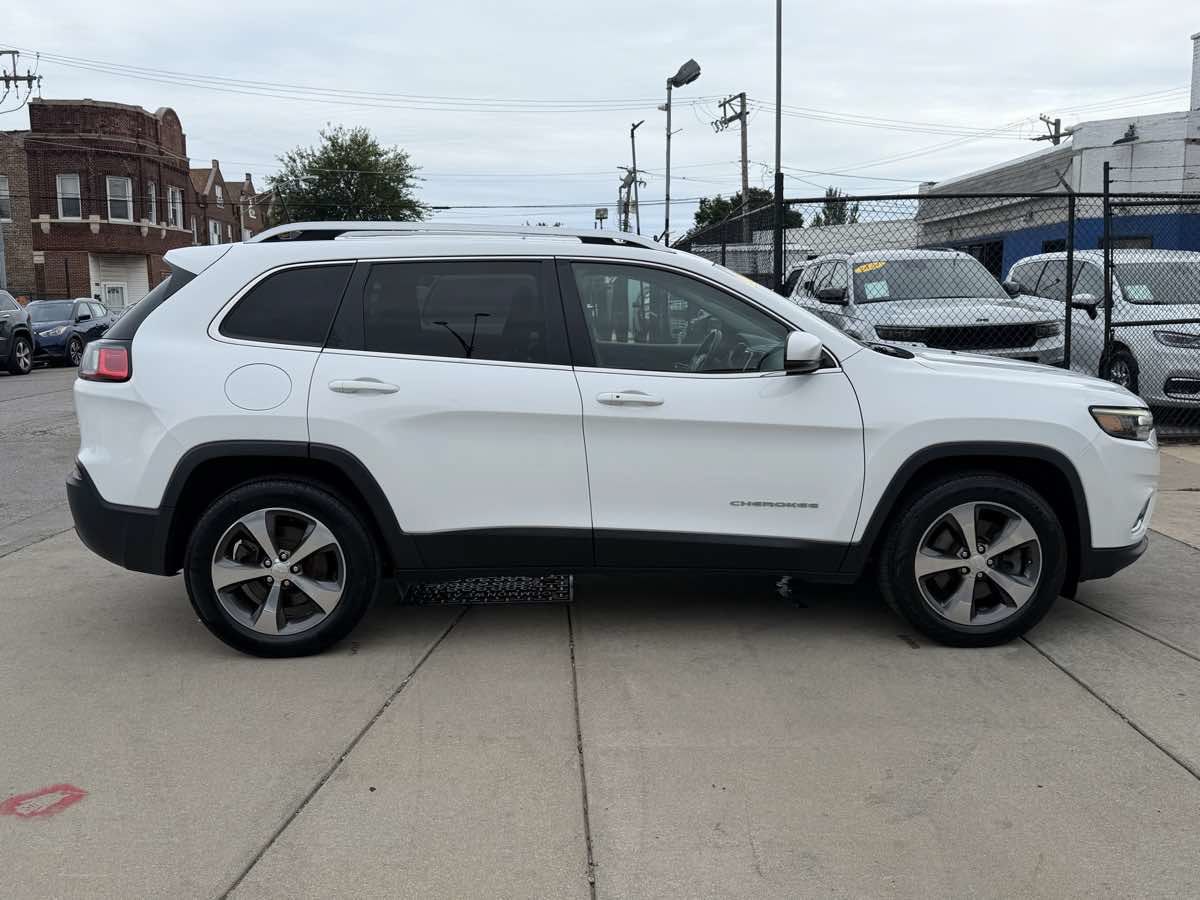 Used 2019 Jeep Cherokee Limited w/ Trailer Tow Group AWD/4WD image 4