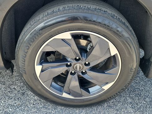 Certified 2024 Nissan Rogue SV AWD/4WD image 9