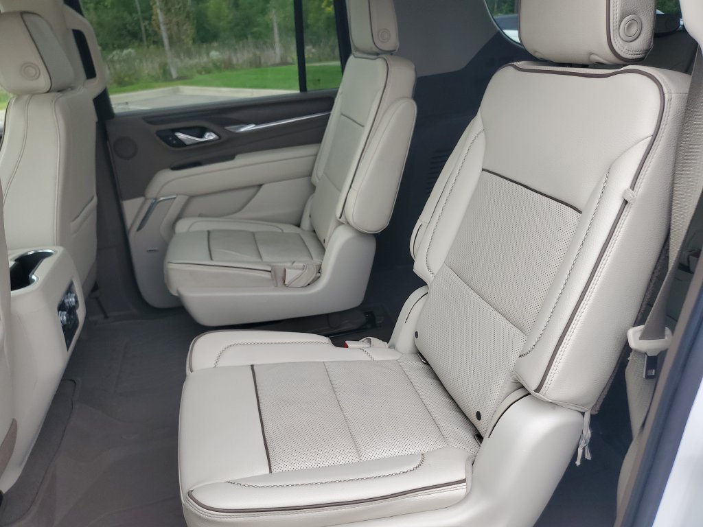 Used 2021 GMC Yukon XL Denali w/ Denali Premium Package AWD/4WD image 35