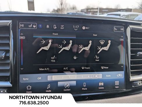 Used 2024 Chrysler Pacifica Touring-L image 22