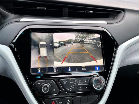 Used 2021 Chevrolet Bolt Premier w/ Infotainment Package image 27
