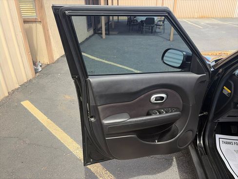 Used 2018 Kia Soul FWD image 8