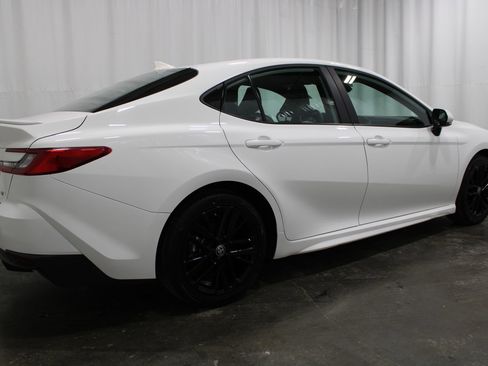 Used 2025 Toyota Camry SE FWD image 6