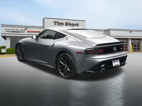 Used 2025 Nissan Z Performance w/ Floor Mat Package RWD image 3