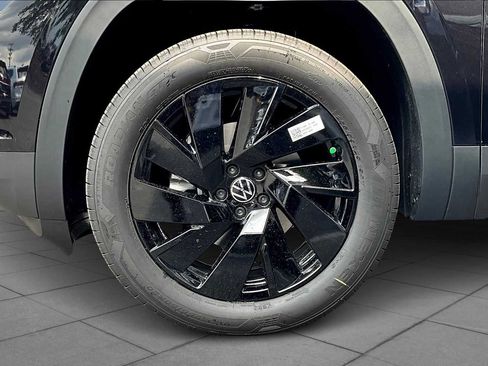 New 2026 Volkswagen Atlas SE FWD image 11