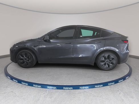 Used 2025 Tesla Model Y Long Range RWD image 9