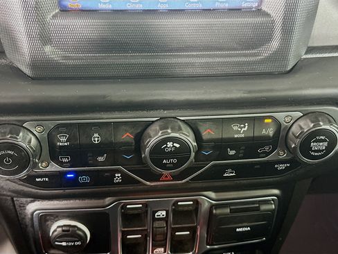 Used 2023 Jeep Wrangler Unlimited w/ Cold Weather Group image 22