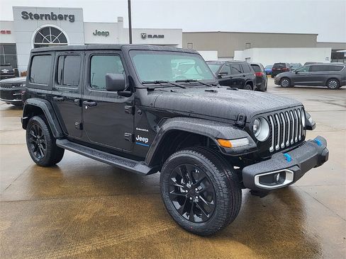 Used 2023 Jeep Wrangler Sahara image 8