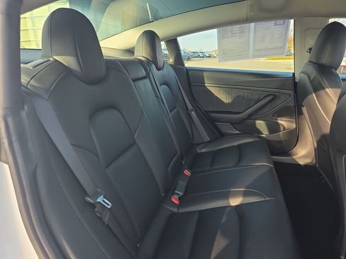 Used 2020 Tesla Model 3 Long Range image 32