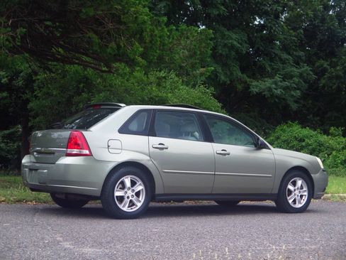 Used 2005 Chevrolet Malibu LS w/ Preferred Equipment Group FWD image 4