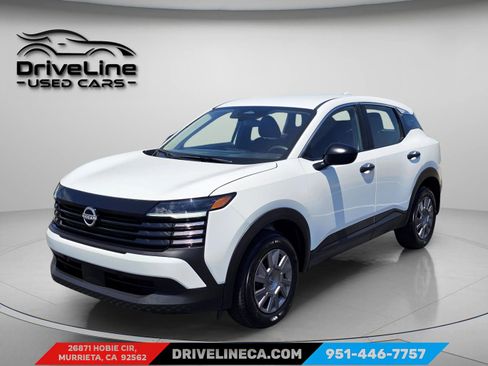 Used 2025 Nissan Kicks S w/ Charging Package FWD image 1