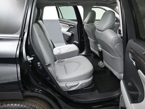 Certified 2025 Toyota Highlander Platinum AWD/4WD image 35