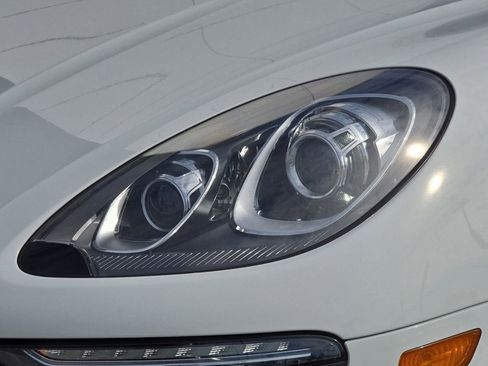 Used 2017 Porsche Macan image 30