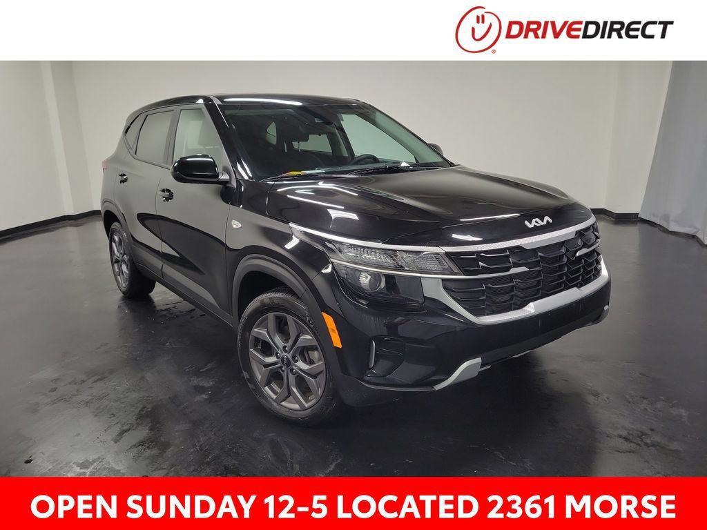 Used 2025 Kia Seltos LX AWD/4WD image 1