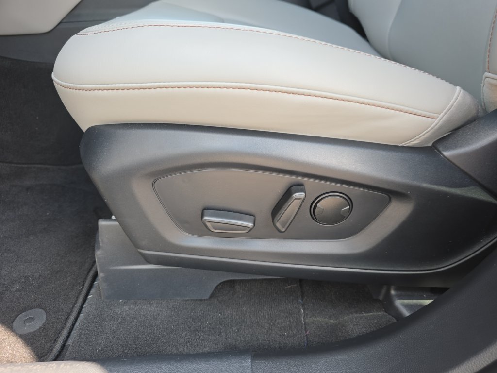 New 2026 Ford Explorer Active w/ Active Comfort Package RWD image 13