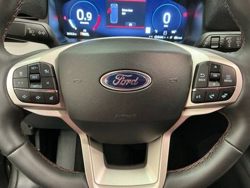Used 2026 Ford Explorer Active AWD/4WD image 29