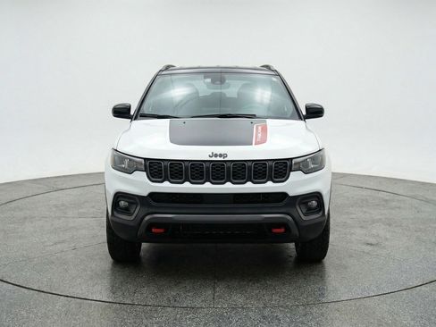Used 2025 Jeep Compass Trailhawk AWD/4WD image 2