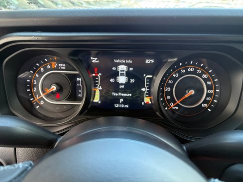 Used 2025 Jeep Gladiator Sport AWD/4WD image 18