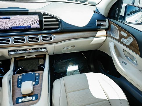 Certified 2024 Mercedes-Benz GLS 450 4MATIC image 15
