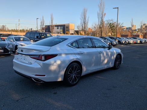 Used 2023 Lexus ES 350 w/ Premium Package image 3