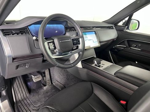 Used 2024 Land Rover Range Rover SE AWD/4WD image 4