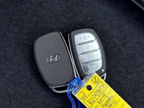 Used 2019 Hyundai Ioniq Plug-In Hybrid image 40