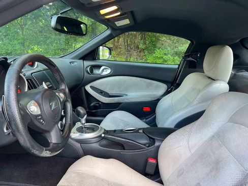 Used 2009 Nissan 370Z Touring w/ Sport Pkg image 9