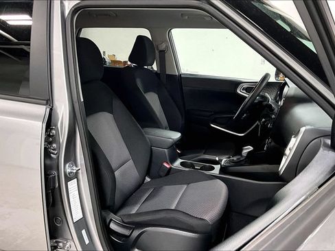 Used 2025 Kia Soul LX FWD image 9