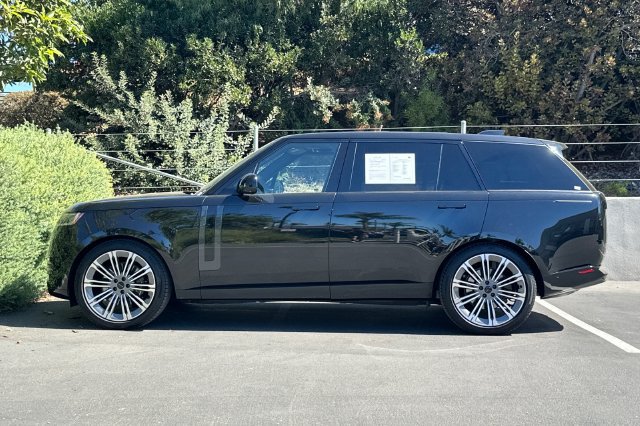 Used 2026 Land Rover Range Rover Long Wheelbase SE AWD/4WD image 2