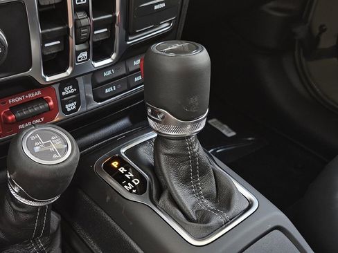 New 2025 Jeep Gladiator Rubicon image 16