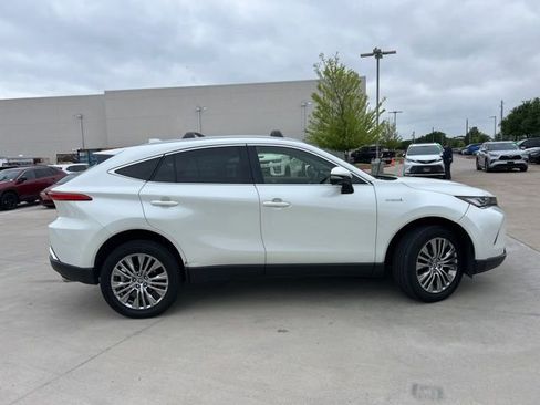 Used 2021 Toyota Venza Limited AWD/4WD image 2