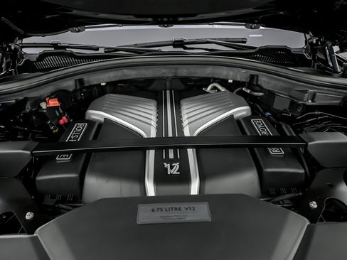 Used 2022 Rolls-Royce Cullinan w/ Dark Exterior Package image 17