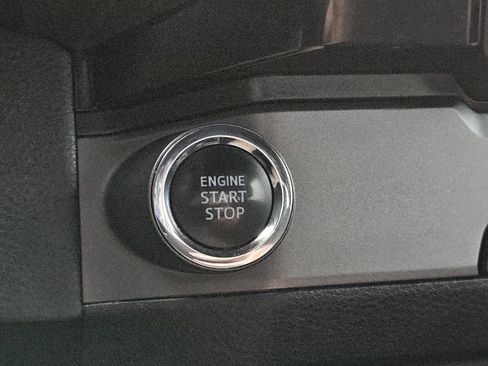 Used 2018 Toyota Tacoma TRD Sport w/ Technology Package RWD image 15