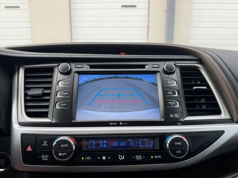 Used 2015 Toyota Highlander XLE FWD image 15