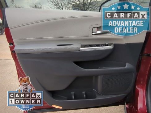 Used 2024 Toyota Sienna Limited image 16
