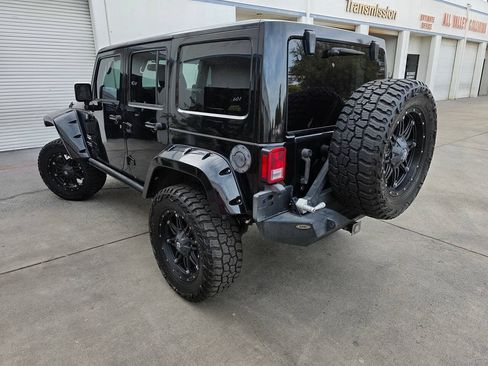 Used 2014 Jeep Wrangler Unlimited Sahara w/ Connectivity Group AWD/4WD image 10