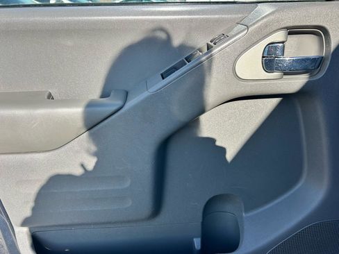 Used 2019 Nissan Frontier SV image 8