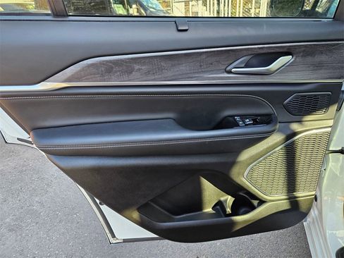 Used 2024 Jeep Grand Cherokee L Overland w/ Advanced Protech Group III image 13