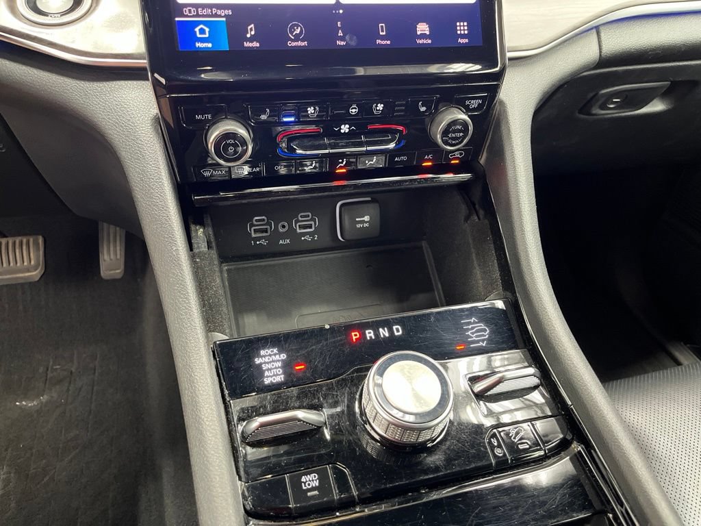 Used 2022 Jeep Grand Cherokee Overland w/ Luxury Tech Group IV AWD/4WD image 27
