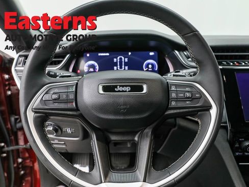 Used 2023 Jeep Grand Cherokee L Laredo image 10