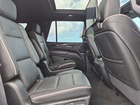 Used 2021 Cadillac Escalade Sport w/ LPO, Illumination Package image 22