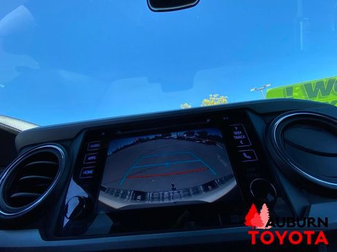 Used 2018 Toyota Tacoma TRD Sport AWD/4WD image 45