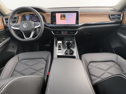Used 2024 Volkswagen Atlas SE FWD image 4