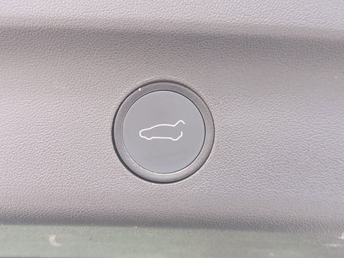 Used 2022 Tesla Model Y Long Range image 14