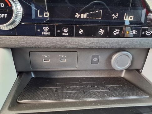 New 2025 Mitsubishi Outlander SE image 23